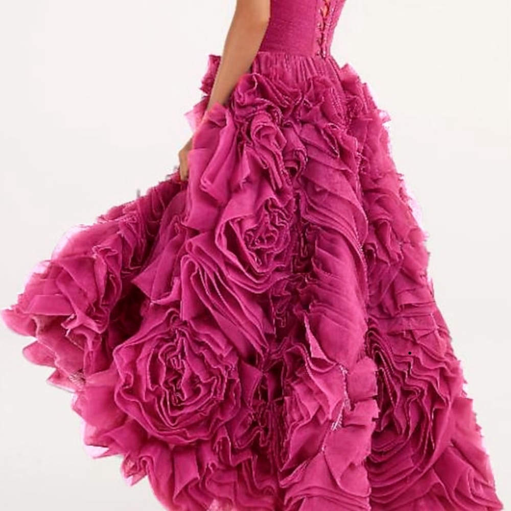 Stunning dusty violet colored size 4 strapless midi prom dress